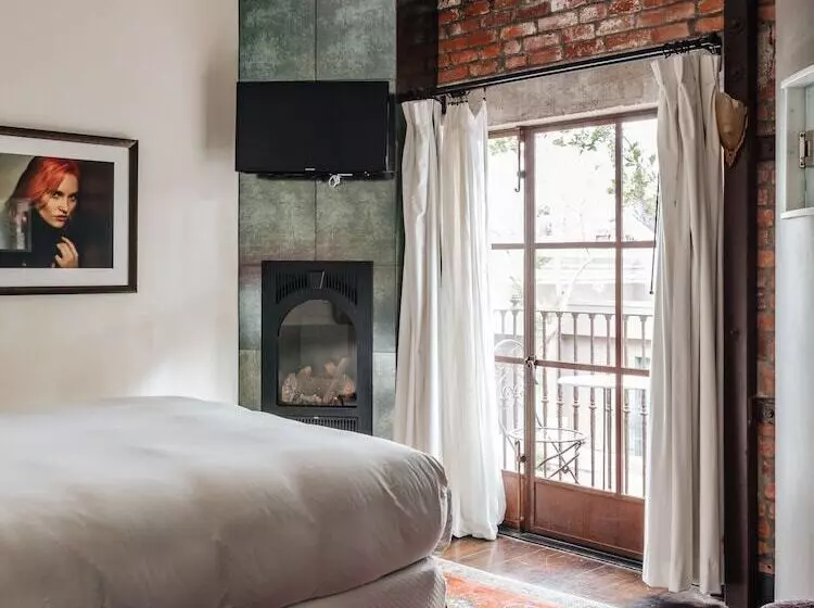 Granada Hotel & Bistro