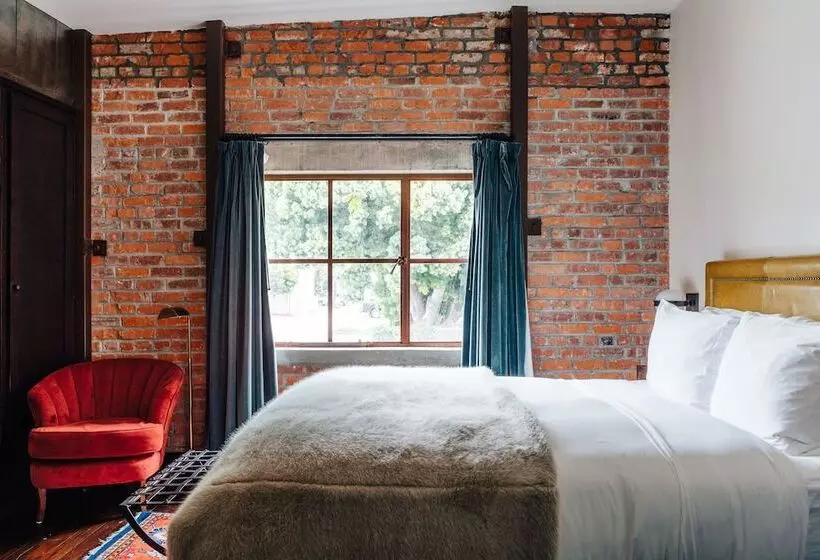 Granada Hotel & Bistro