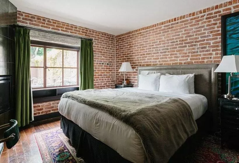 Granada Hotel & Bistro