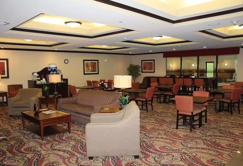 Отель Holiday Inn Express And Suites Wheeling, An Ihg