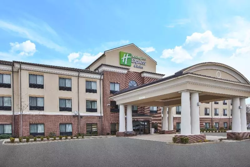 Отель Holiday Inn Express And Suites Wheeling, An Ihg