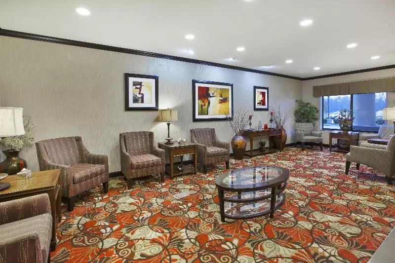 Отель Holiday Inn Express And Suites Wheeling, An Ihg