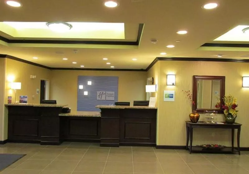 Отель Holiday Inn Express And Suites Wheeling, An Ihg