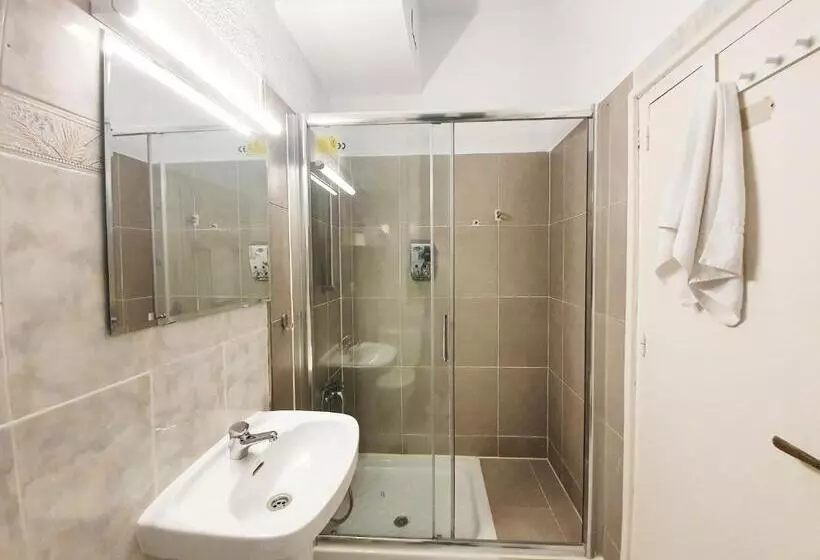 هتل Hostal Alicante