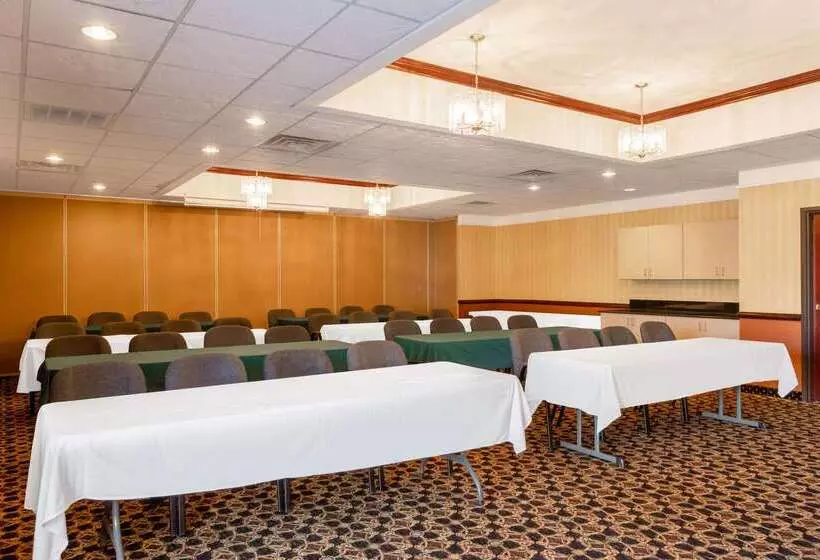 فندق La Quinta By Wyndham Dodge City