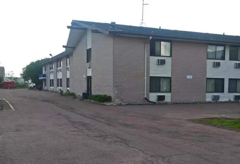 Отель Sioux City Inn