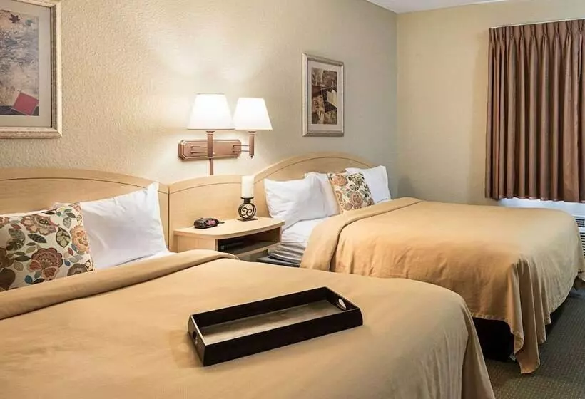 Отель Suburban Studios Morgantown