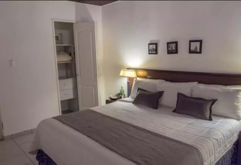 Отель Terranova Suites