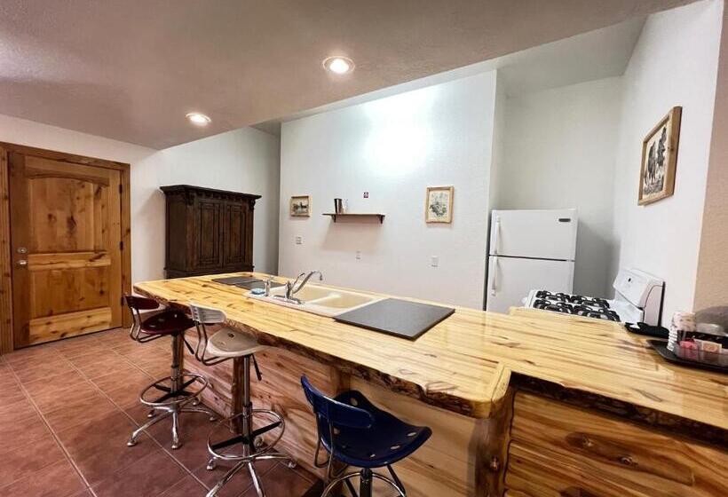 فندق The Snuggle Inn