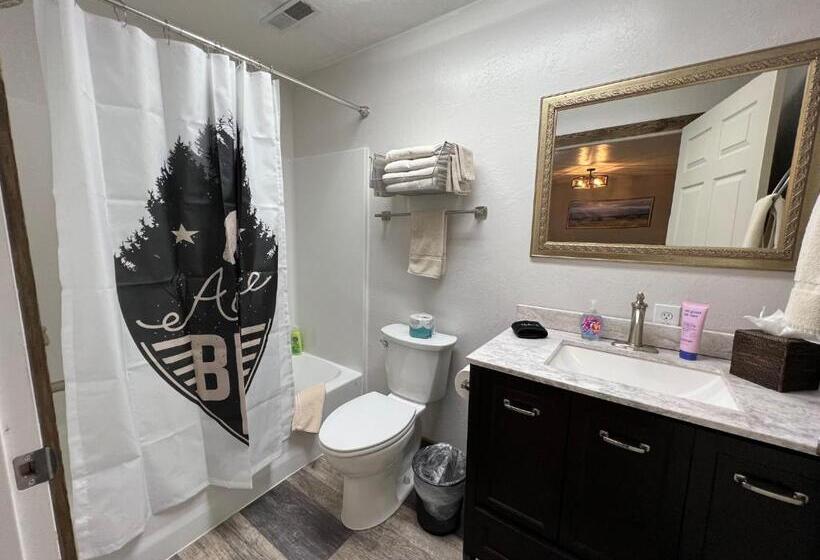 فندق The Snuggle Inn