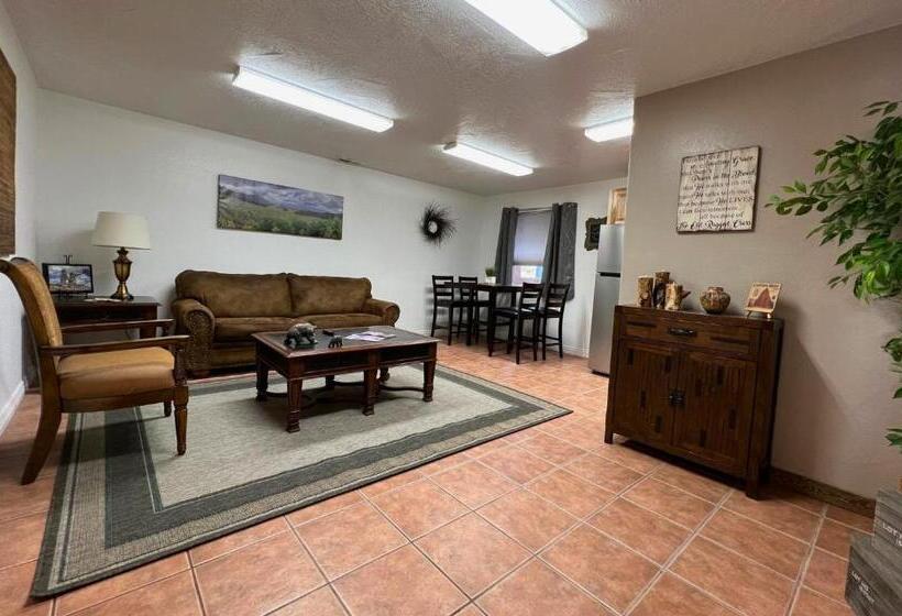 فندق The Snuggle Inn