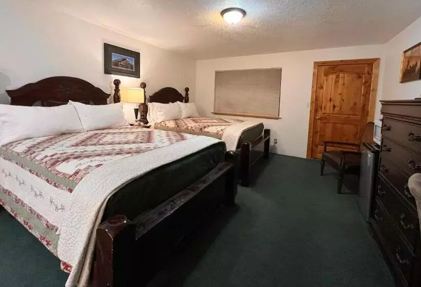 Отель The Snuggle Inn