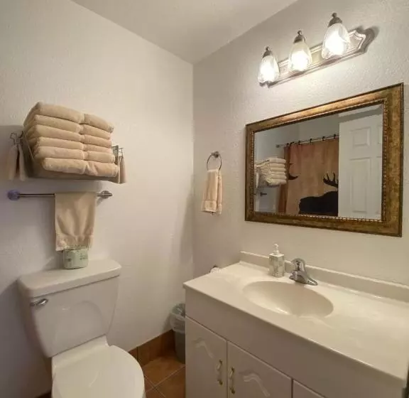 Отель The Snuggle Inn