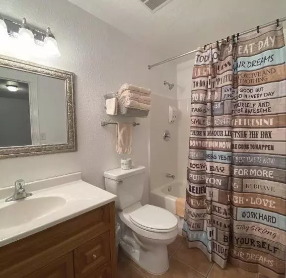 Отель The Snuggle Inn