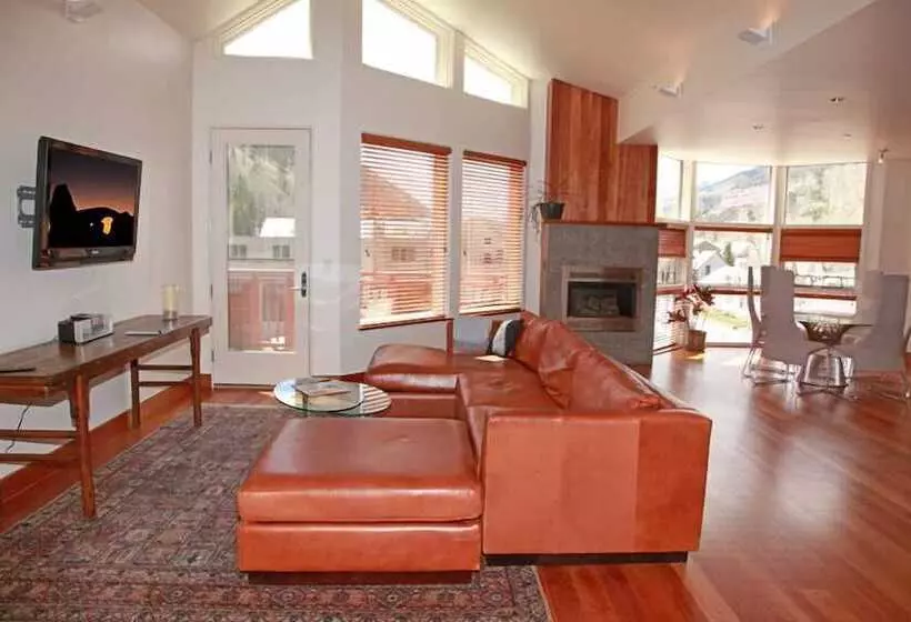 Ice House Suites And Condominiums