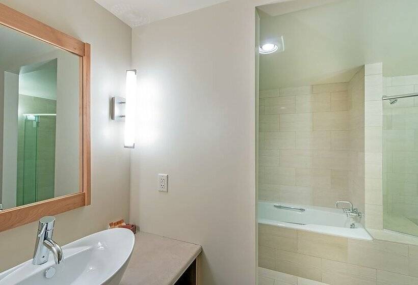 Ice House Suites And Condominiums