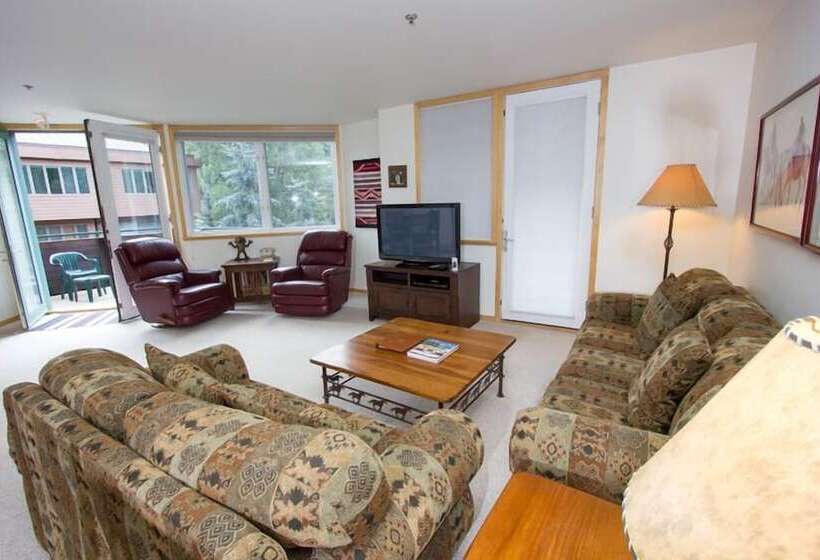 Ice House Suites And Condominiums