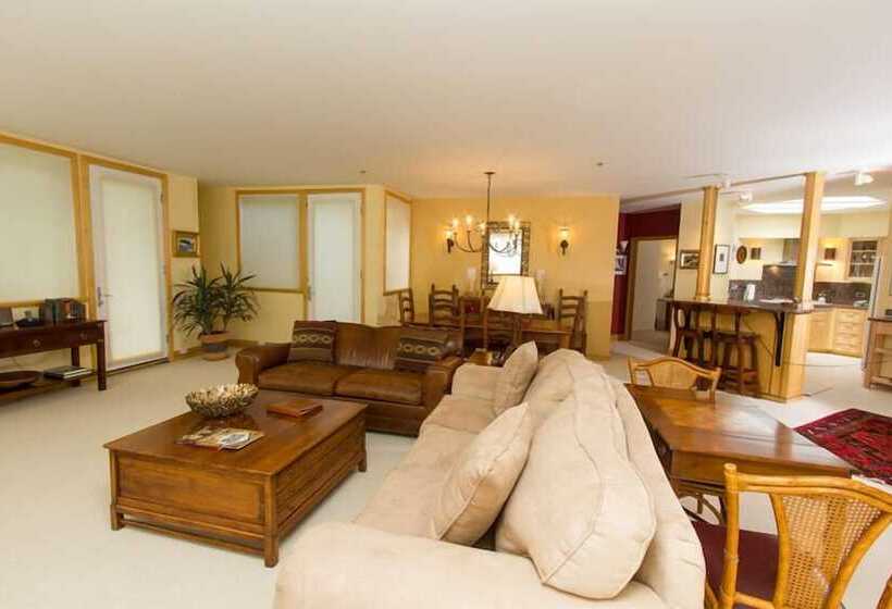 Ice House Suites And Condominiums