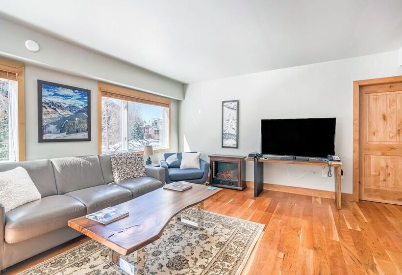 Ice House Suites And Condominiums