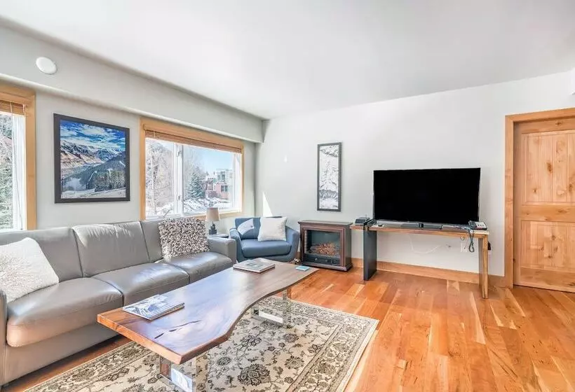 Ice House Suites And Condominiums