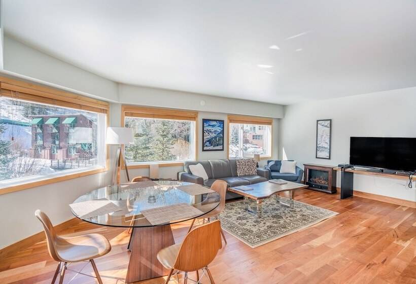 Ice House Suites And Condominiums