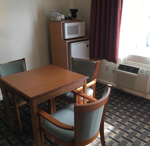 فندق على الطريق Red Carpet Inn & Suites Cooperstown