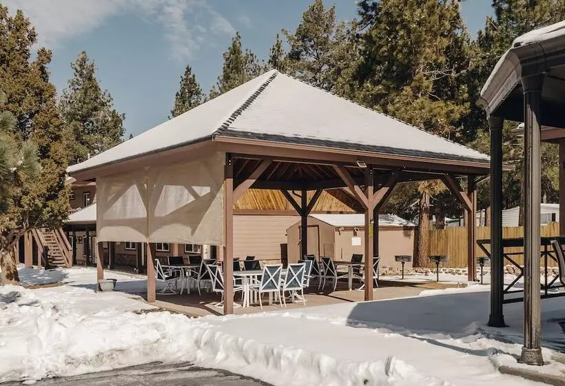 استراحتگاه Vintage Lakeside Inn