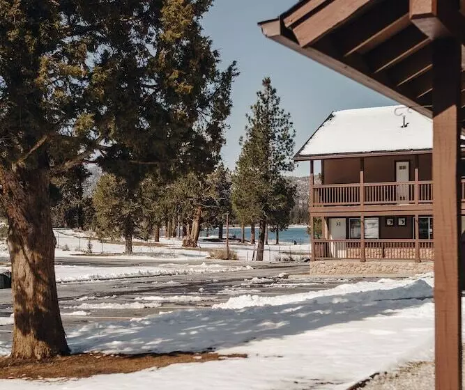 استراحتگاه Vintage Lakeside Inn