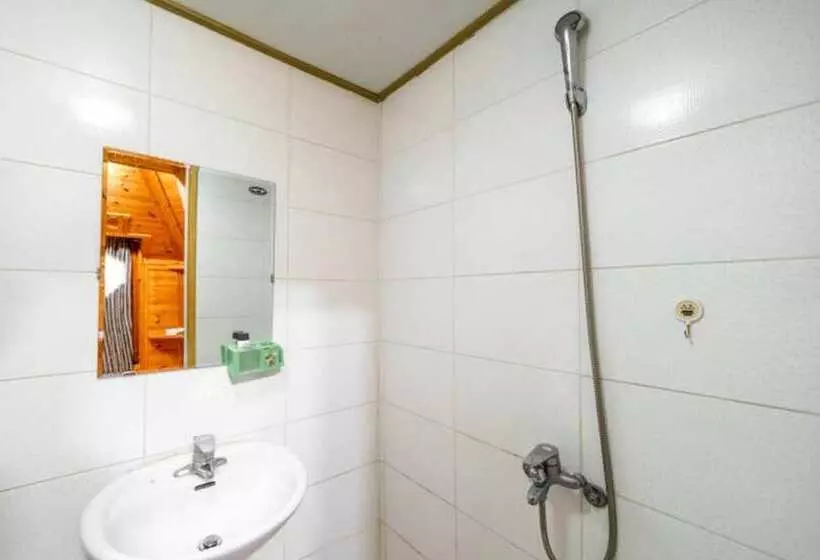 Majatalo Youngwol Your Castle Bed And Breakfast