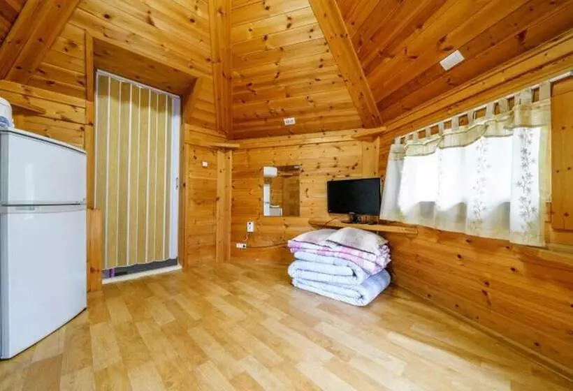 Majatalo Youngwol Your Castle Bed And Breakfast