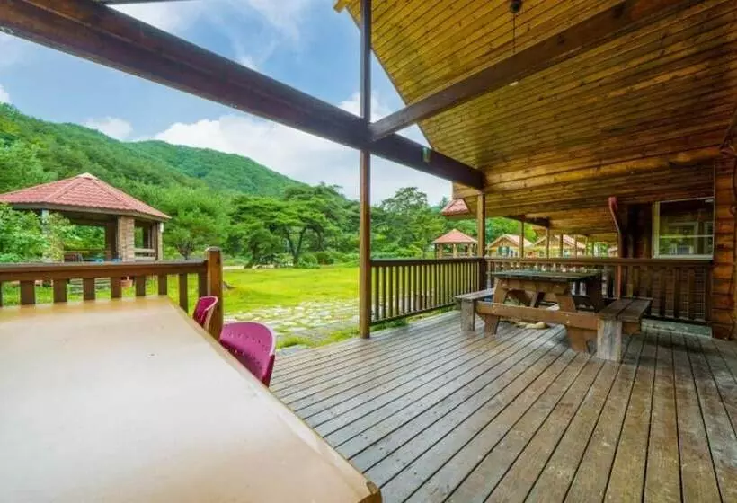 Majatalo Youngwol Your Castle Bed And Breakfast