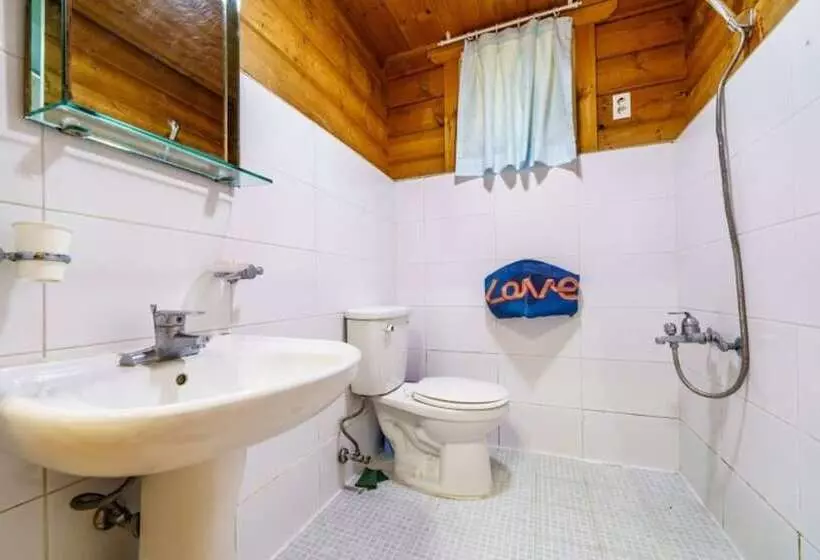 Majatalo Youngwol Your Castle Bed And Breakfast