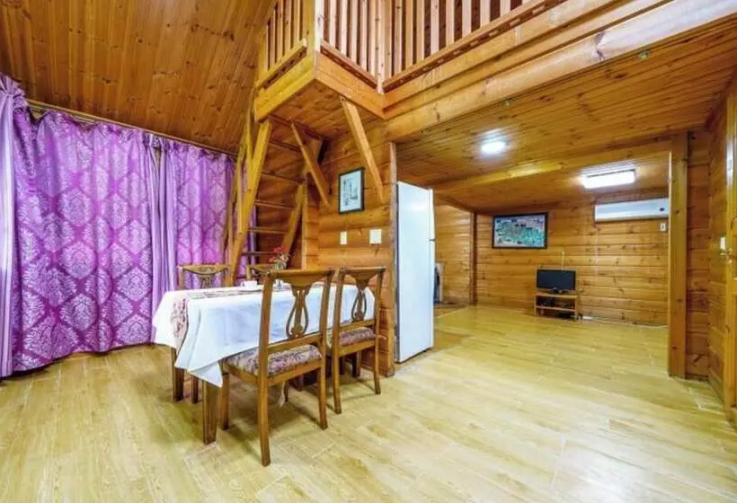 Majatalo Youngwol Your Castle Bed And Breakfast