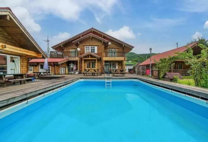 Majatalo Youngwol Your Castle Bed And Breakfast