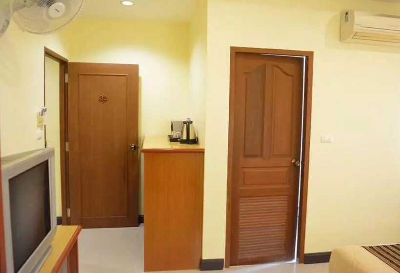 בית מלון כפרי J Boutique Aonang