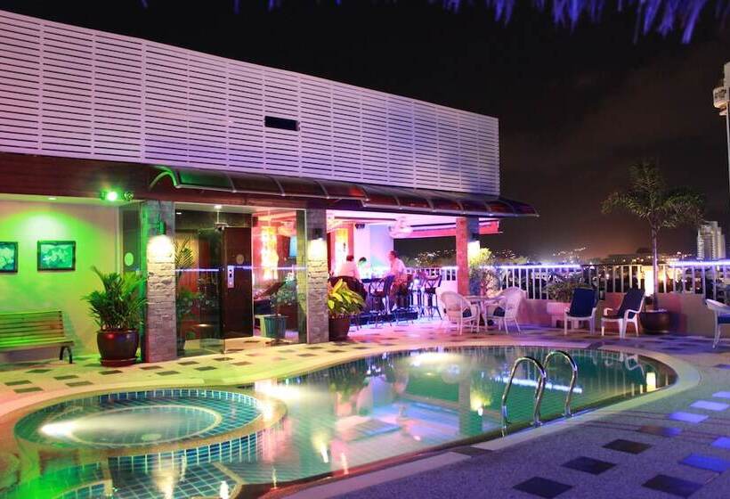 ホテル Patong Hemingway S