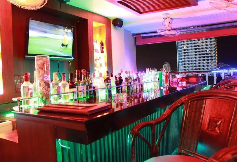 ホテル Patong Hemingway S