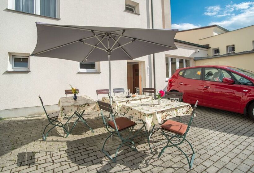 فندق Penzion Fan