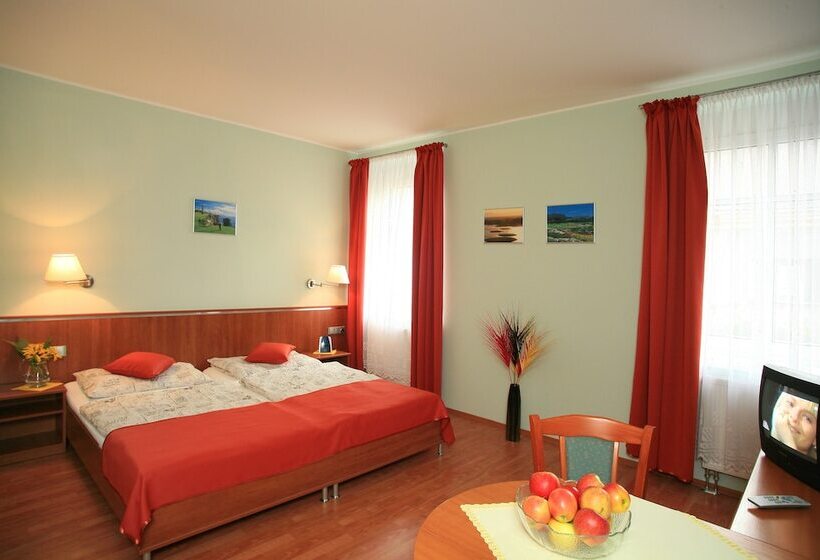 فندق Penzion Fan