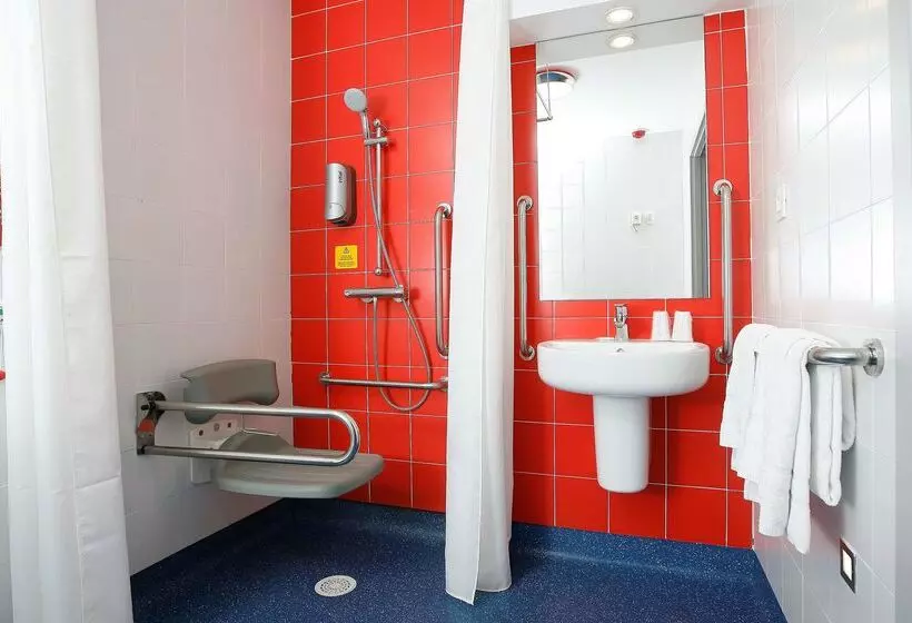 فندق Travelodge Madrid Metropolitano