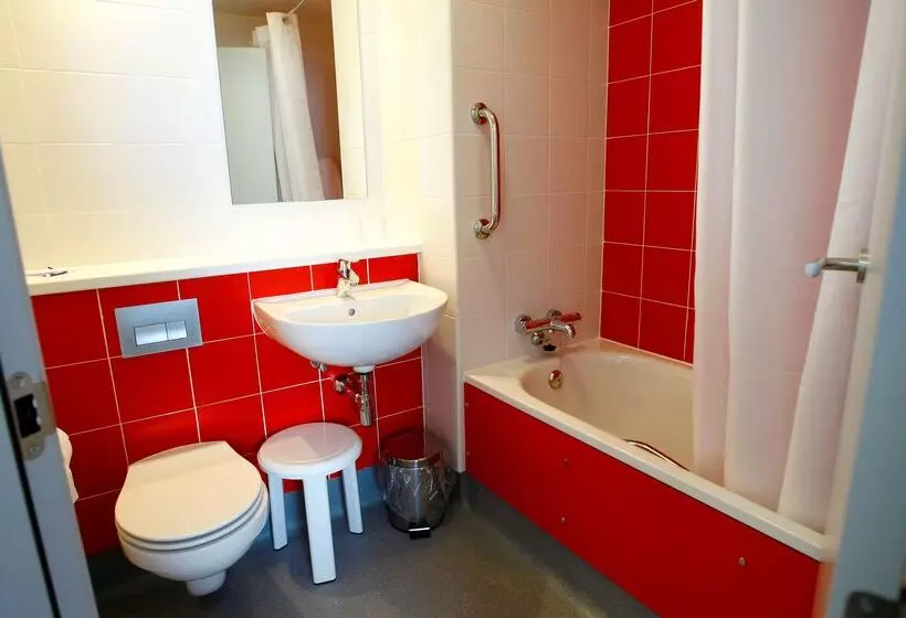 فندق Travelodge Madrid Metropolitano