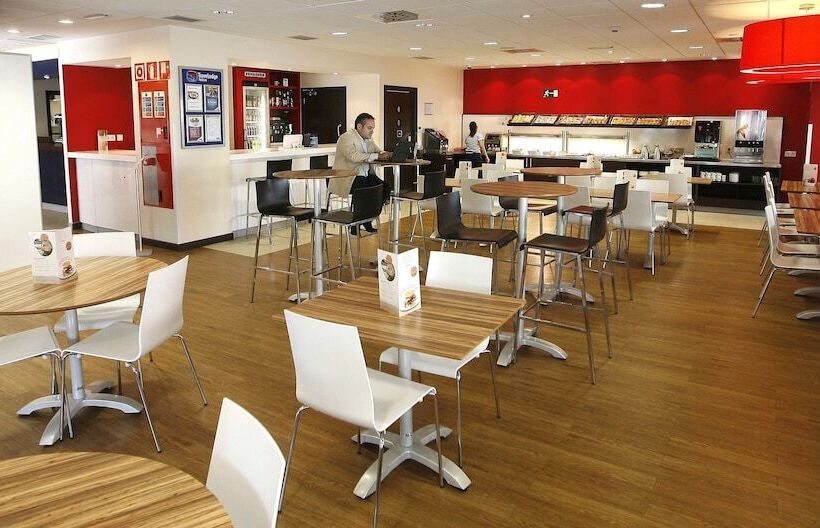هتل Travelodge Madrid Metropolitano
