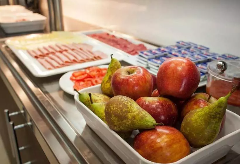 فندق Travelodge Madrid Metropolitano