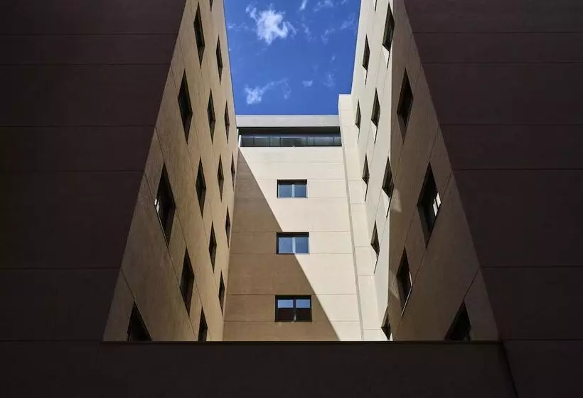 هتل Travelodge Madrid Metropolitano
