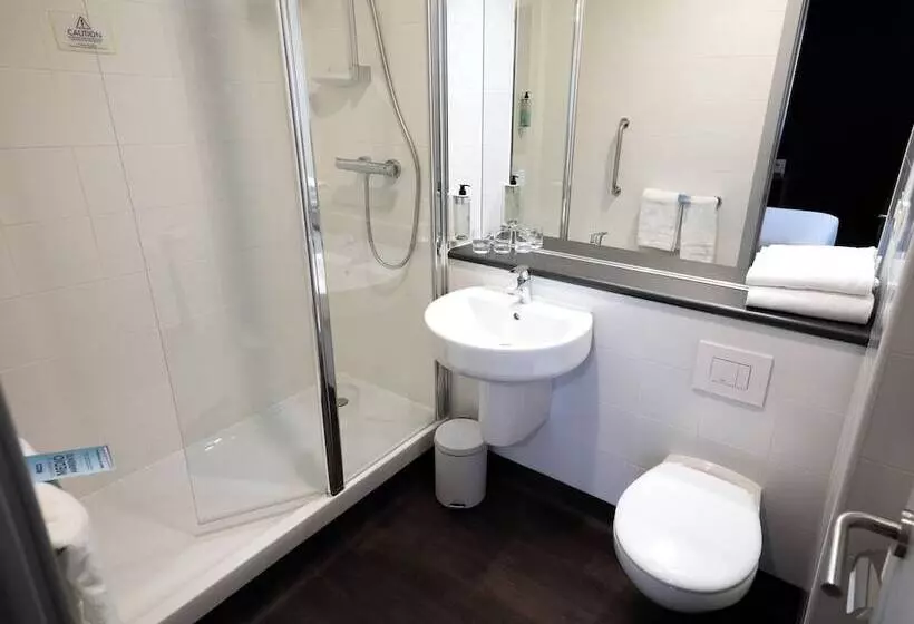هتل Travelodge Madrid Metropolitano