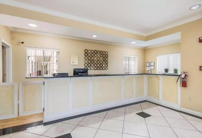 汽车旅馆  Econo Lodge Inn & Suites Bryant