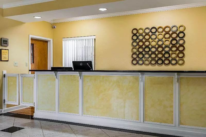 汽车旅馆  Econo Lodge Inn & Suites Bryant