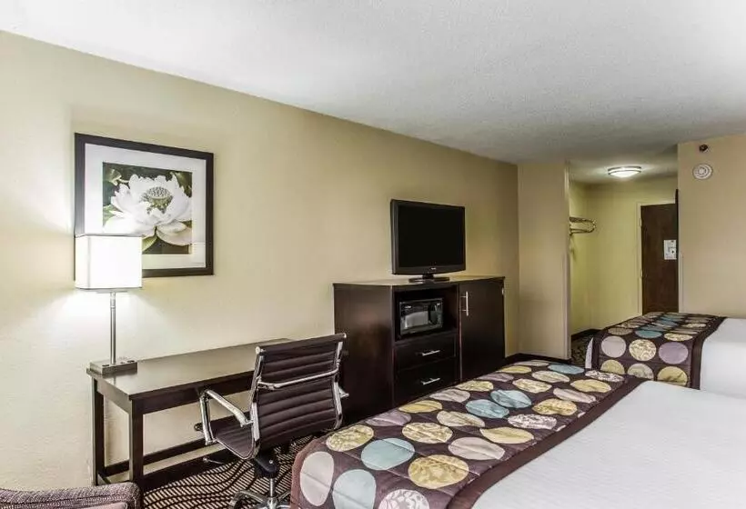 Clarion Hotel Airport & Conference Center