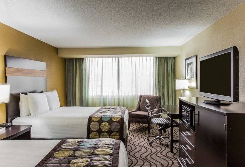 Clarion Hotel Airport & Conference Center