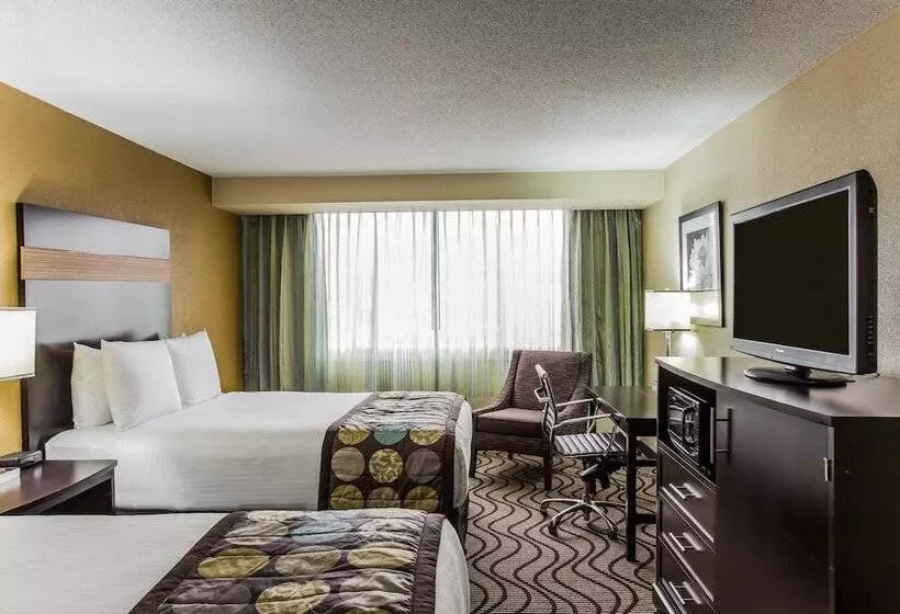 Clarion Hotel Airport & Conference Center